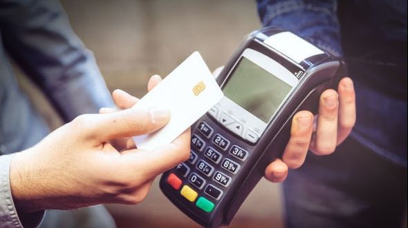 Schimbări majore de la 1 ianuarie pentru toți românii care folosesc carduri bancare