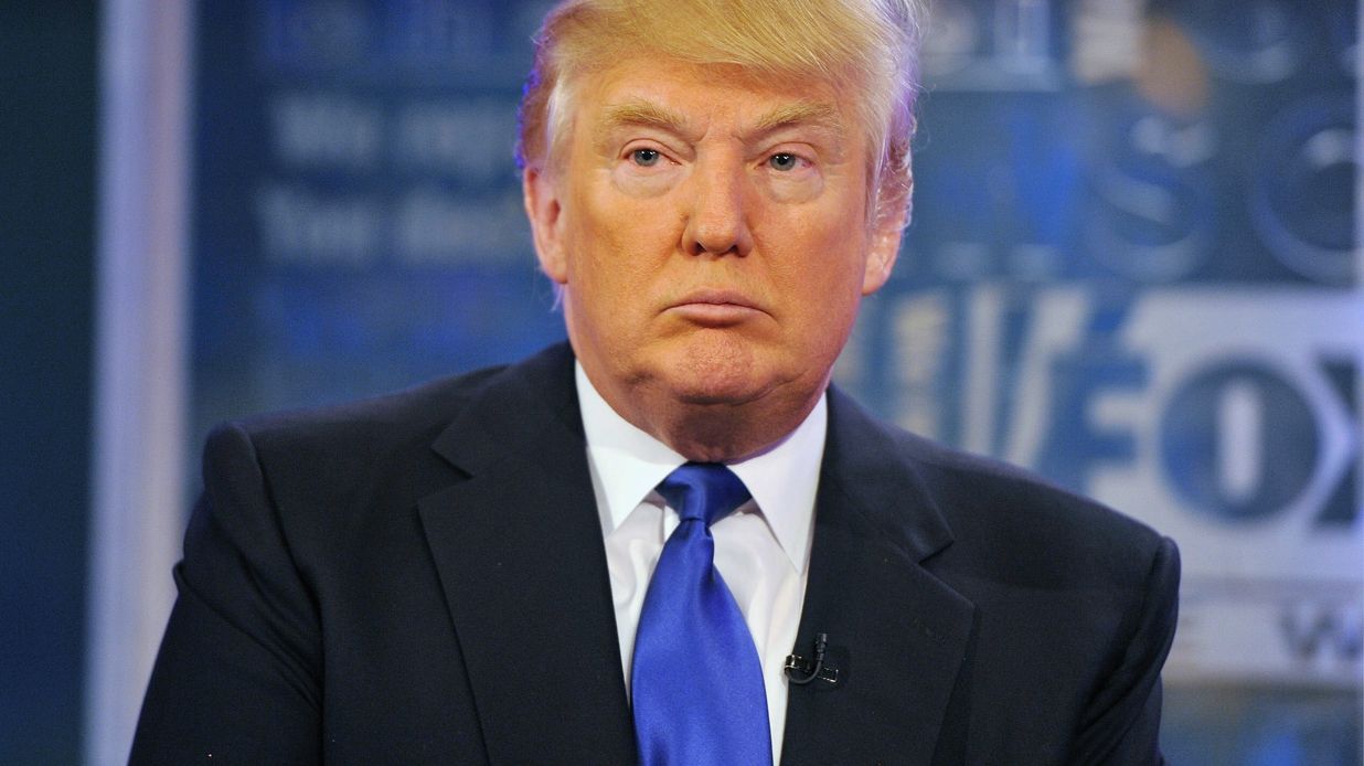 Alegeri SUA. Trump sugerează că doar apărătorii dreptului de a deține arme o pot opri pe Clinton