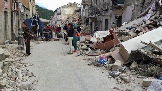 REVOLTĂTOR! Doi români, suspectaţi că au comis furturi într-o zonă devastată de cutremur, în Italia