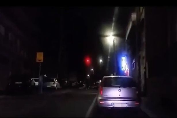 Un obiect zburător bizar se mișcă în zig-zag pe cer. ”Pare OZN”. Imagini incredibile