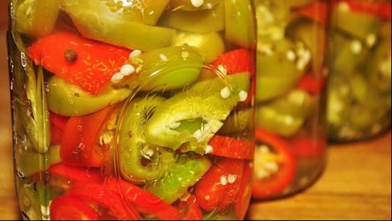 Îţi e poftă de muraturi? Mergi de urgenţă la medic. Ai putea suferi de o boală gravă