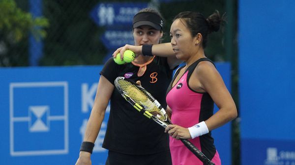 Monica Niculescu şi Vania King, eliminate în sferturi, la Cincinnati