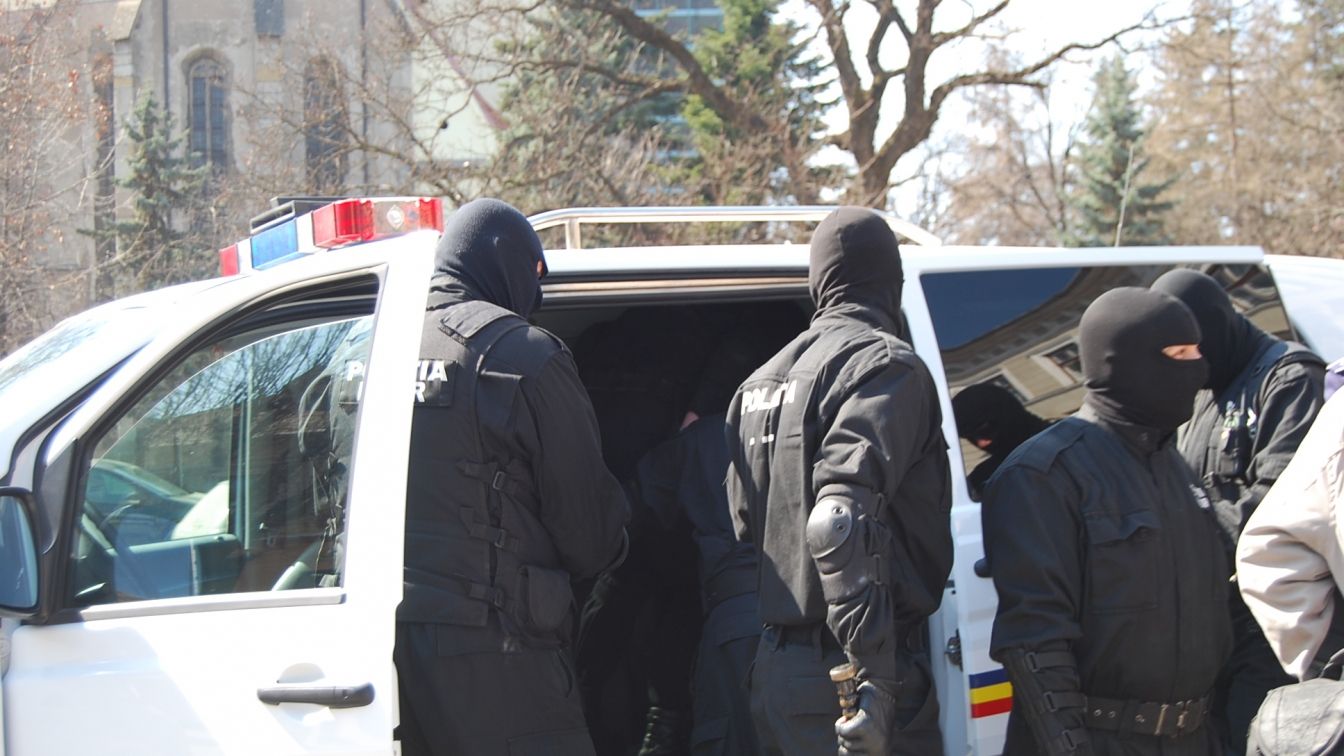 Acțiune de amploare a polițiștilor: 85 de persoane, cercetate pentru infracțiuni economice