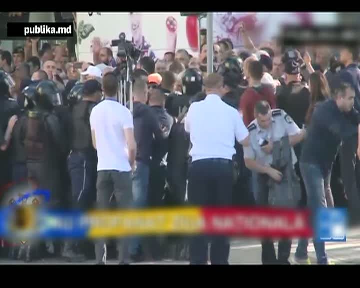 Proteste violente la Chişinău de Ziua Naţională. Forţele de ordine au folosit gaze lacrimogene