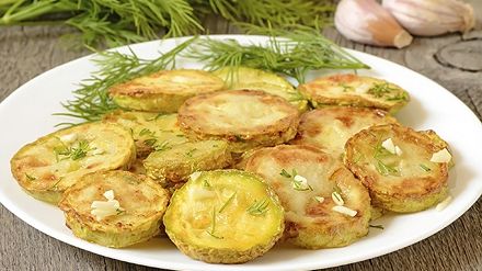 Dovlecei pane: reţeta lui Adi Hădean! Ingredientul "secret" pe care trebuie să-l adaugi în oul bătut