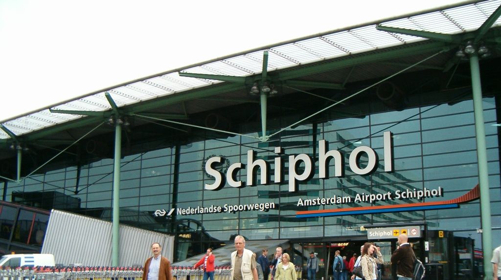 Olanda în alertă! Un bărbat suspect, arestat în apropierea aeroportului internațional Schiphol