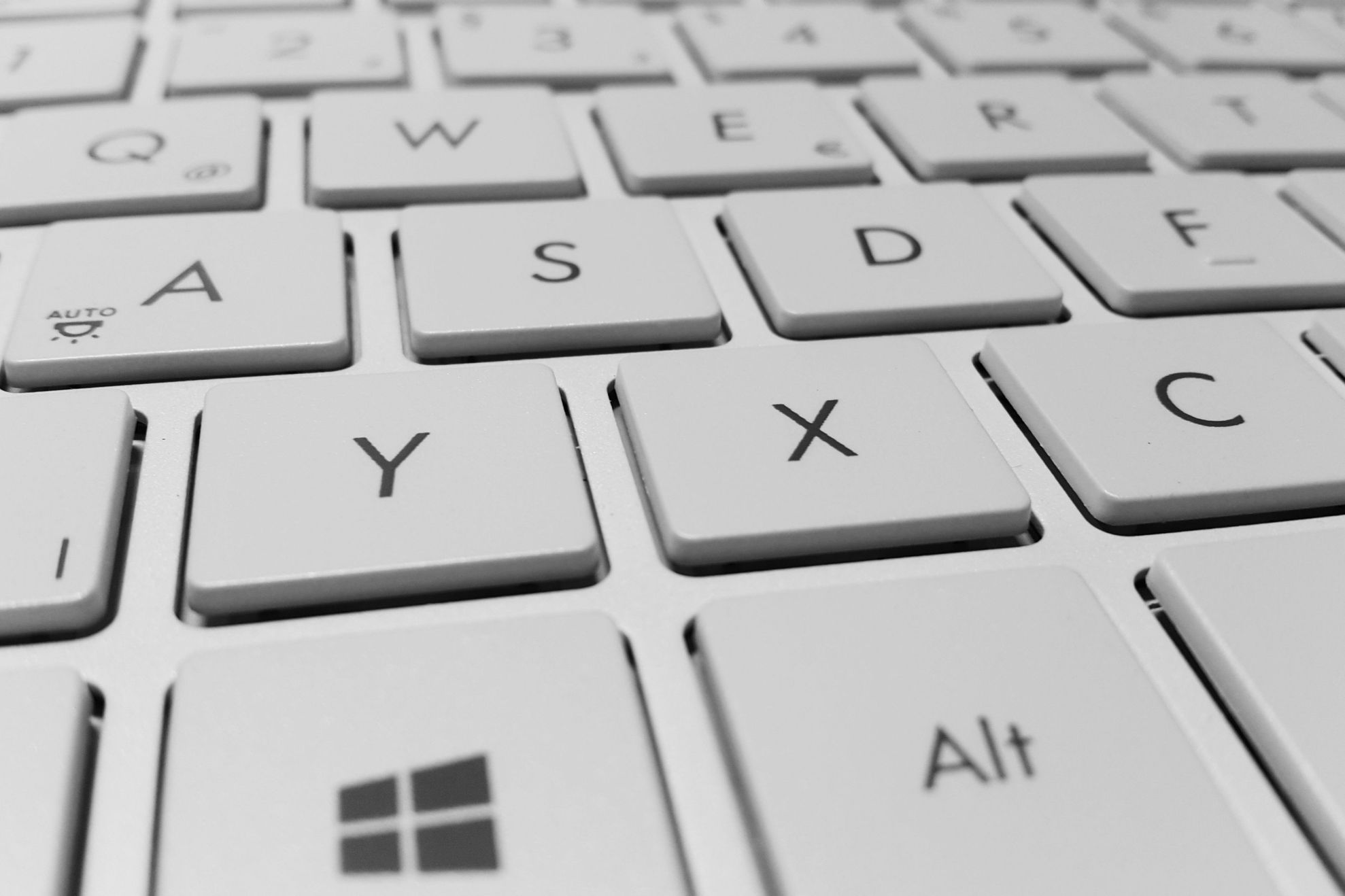 Adevăratul motiv pentru care literele de pe tastatură nu sunt în ordine alfabetică
