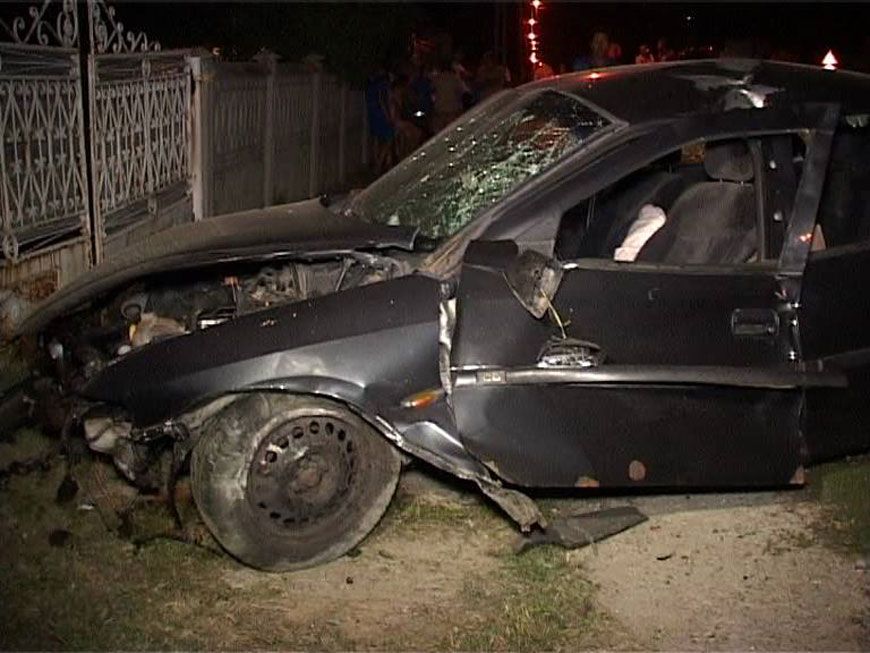 O cântăreaţă de muzică populară, în stare gravă la spital după ce a accidentat mortal un bătrân 