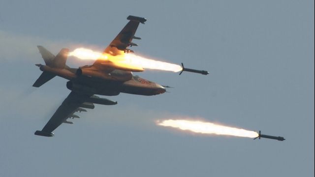 Rusia trimite mai multe avioane în Siria, după ce Merkel și Obama au denunțat atacurile "barbare"