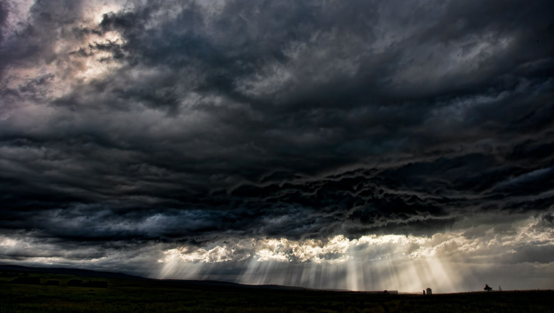 Semn că vine Apocalipsa? Iată ce a apărut pe cer. Este îngrozitor!