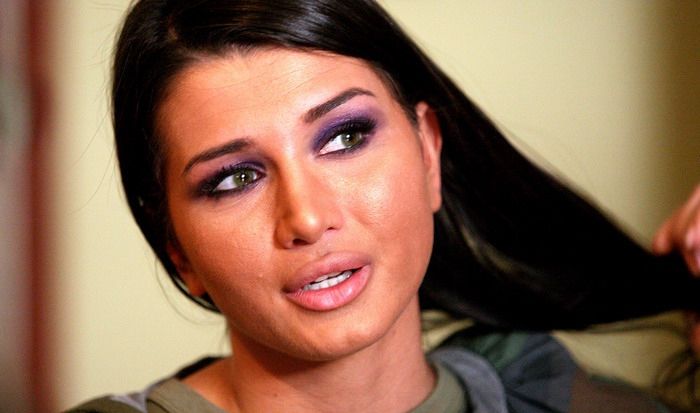 Însărcinată, Elena Băsescu trage din greu la sală