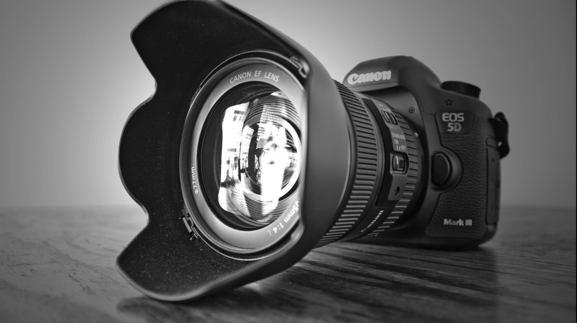 eMAG Revolutia Preturilor – Reduceri uriase pentru aparatele foto DSLR