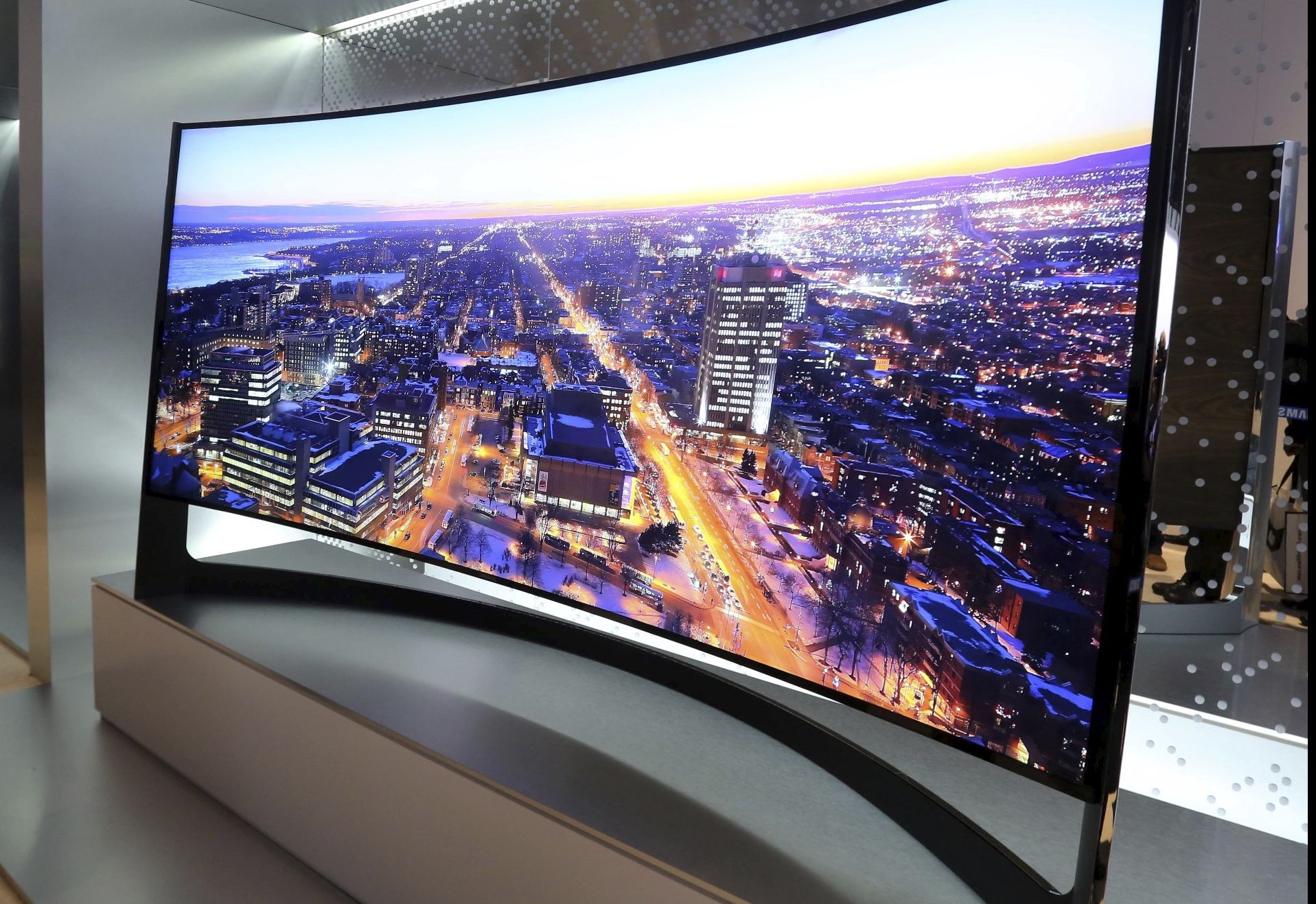 eMAG Revolutia Preturilor – 8 oferte de televizoare foarte ieftine si diagonala mare