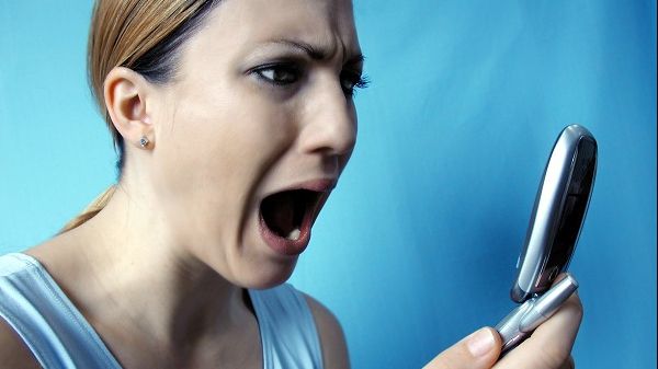 Voia să se despartă de iubită, dar i-a trimis un SMS greșit. Când l-a văzut, ea a amuțit. Ce scria