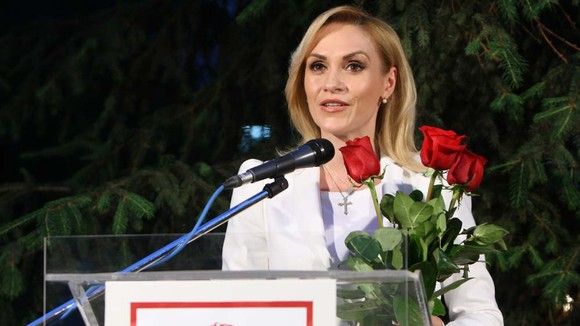 Dragnea acuză presiuni la adresa lui Firea, în cadrul Primăriei: Gabi nu pleacă acasă, nu cedăm!
