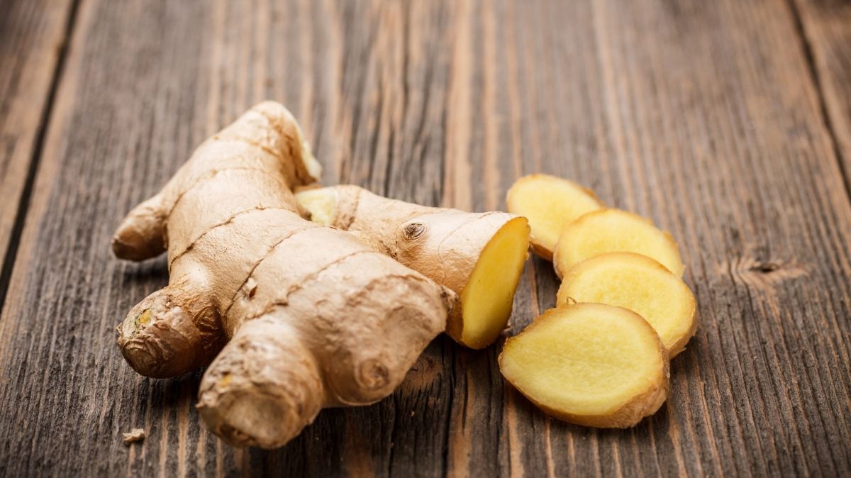 Cel mai eficient tratament pentru durerea de gât. Iată cât de simplu se prepară