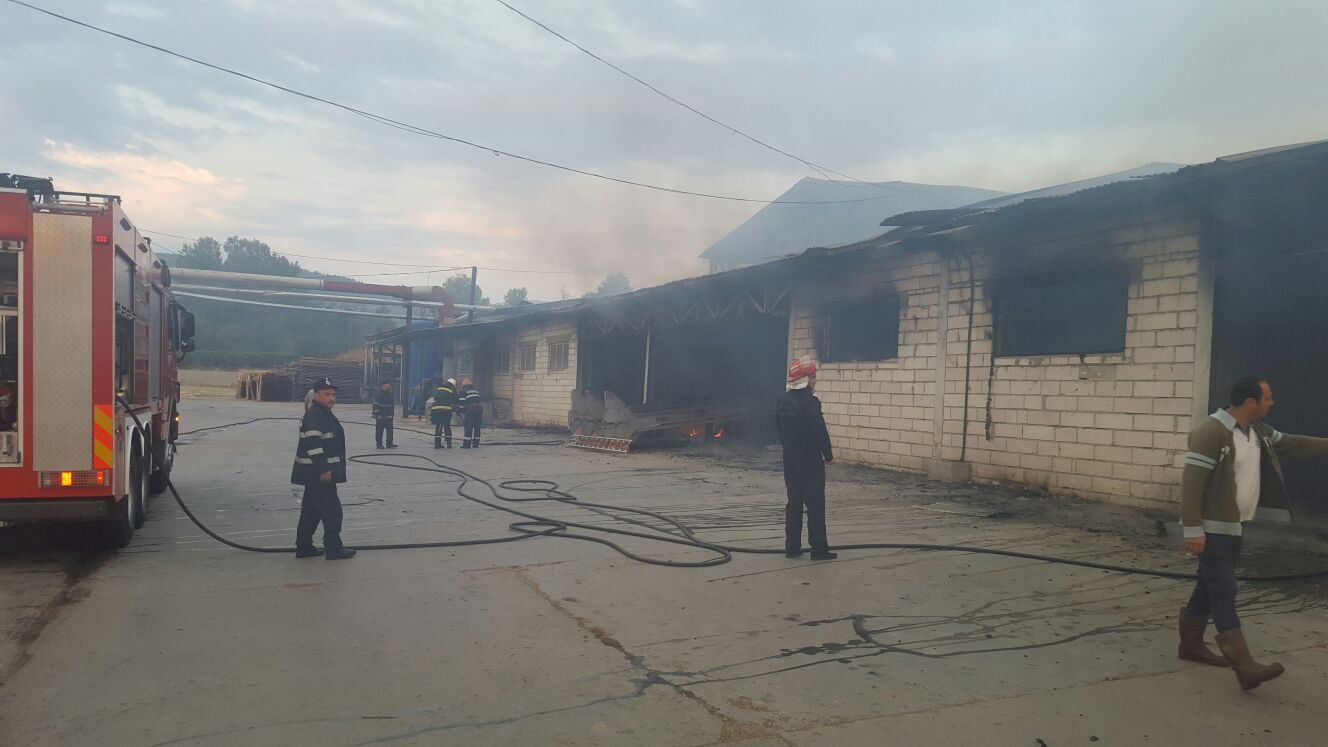 Incendiu puternic la o fabrică de cherestea din Vâlcea