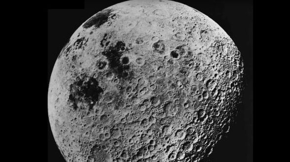 Detaliul bizar dintr-o imagine NASA. Ce se vede pe Lună
