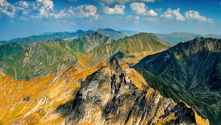 Un turist cu afecţiuni digestive grave, evacuat cu elicopterul din Munţii Făgăraş 