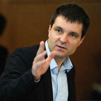 Dacian Cioloş, curtat de Nicuşor Dan