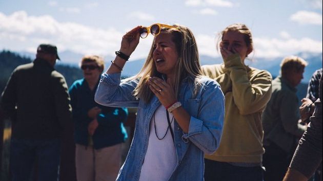 ”Cea mai frumoasă cerere în căsătorie”. Gestul unui bărbat pentru iubita sa face furori pe Facebook