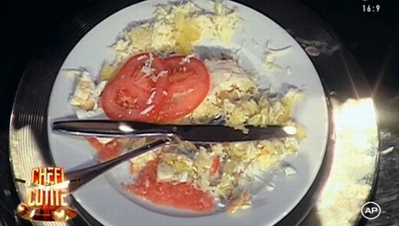 Chefi la cuţite! A pregătit cartofi prăjiţi şi omletă şi i-a dat gata pe chefi 