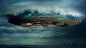 Un OZN, filmat pe cer. Suntem păziţi de fiinţe extraterestre?