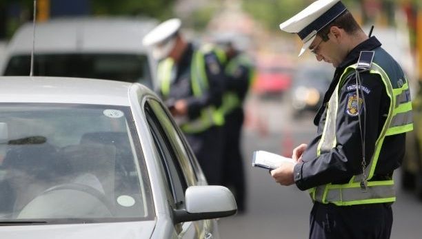 Un şofer din judeţul Dolj, oprit în trafic  focuri de armă de poliţişti 