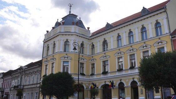 Şocant! O femeie şi-a dat foc în faţa primăriei din oraşul Sfântu Gheorghe 