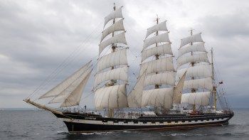 Peste 40.000 de oameni au vizitat până vineri ambarcaţiunile de la Regata Marilor Veliere