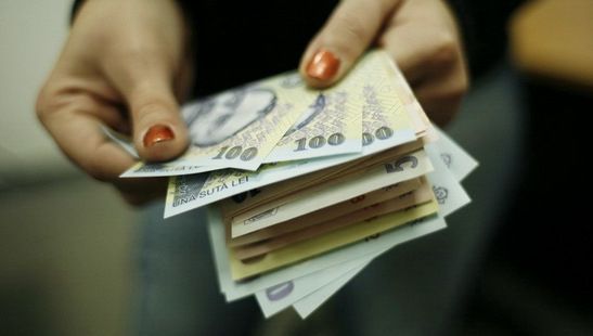 Vara cresc salariile. Ei sunt bugetarii care primesc o căruță de bani dintr-odată