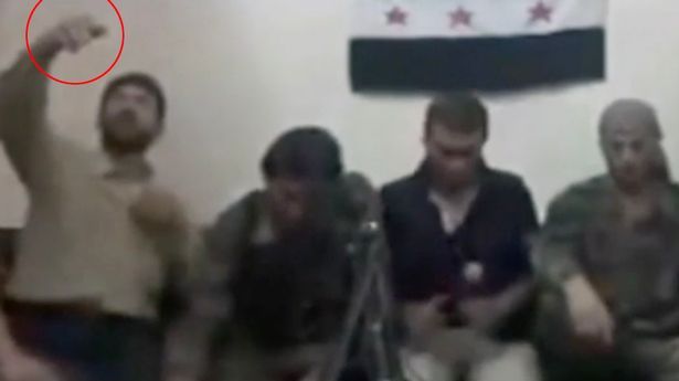 Imagini şocante cu rebelii sirieni. S-au detonat în timp ce voiau să îşi facă un selfie