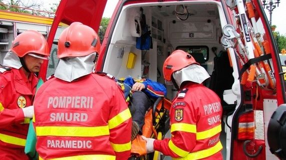 Accident pe A2, joi dimineaţă. Un camion s-a răsturnat: o victimă