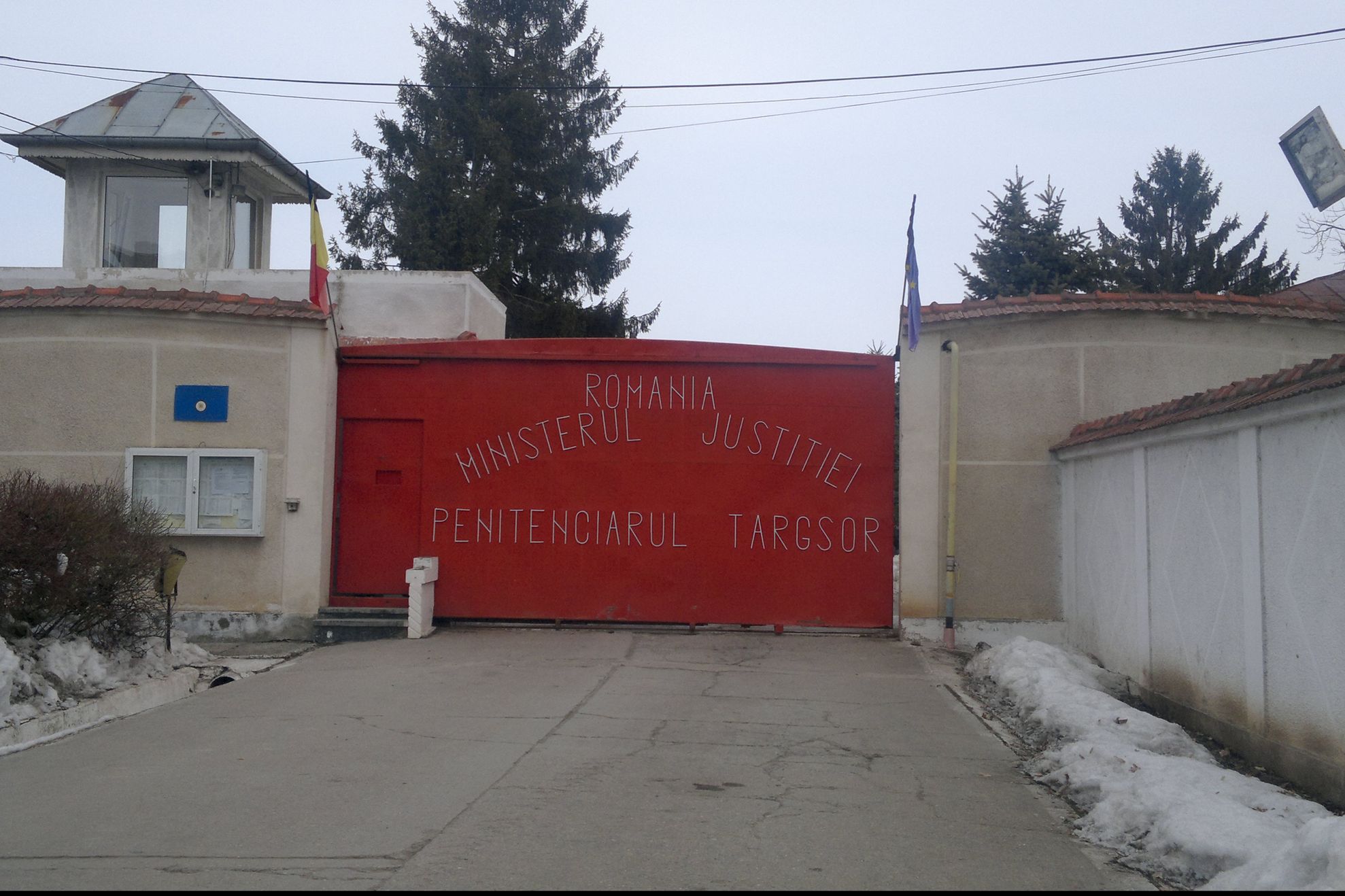 La Penitenciarul Târgşor, atât deţinutele cât şi angajaţii îndură condiţii greu de imaginat