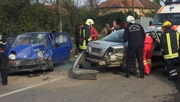 Accident violent la Timişoara! Patru răniţi, printre care o fetiţă de 10 ani