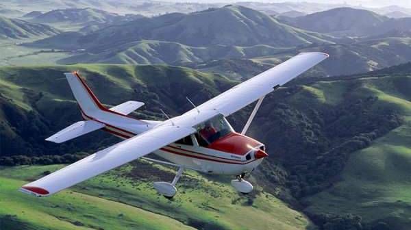 Operaţiune de amploare în România! 10 avioane aruncă tone de peşte congelat - care e motivul