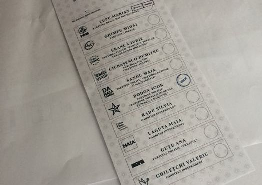 ALEGERI MOLDOVA. Poze cu buletine de vot pe care a fost aplicată deja ştampila "VOTAT", pe Facebook