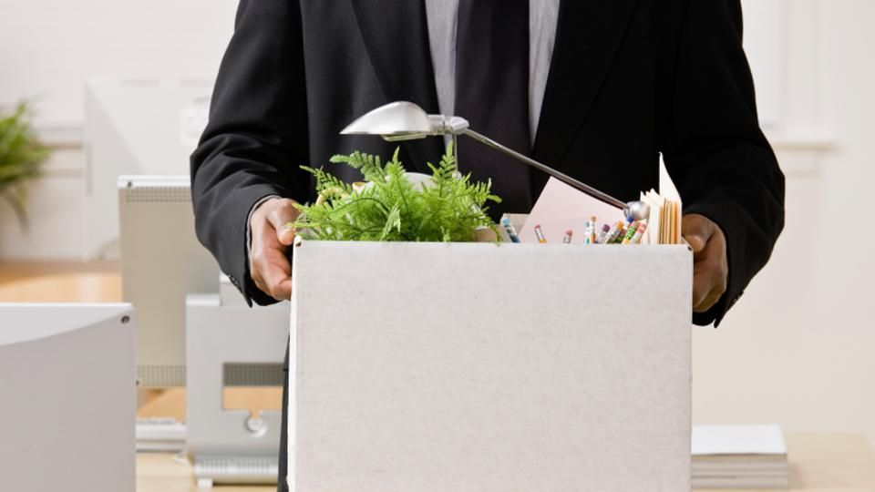 O mare companie britanică PLEACĂ din România. Efect de bumerang al creșterilor de salarii