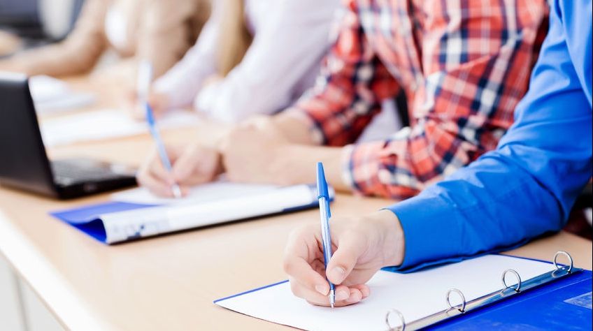 Credeți că numirile politice în conducerea școlilor influențează procesul de învățământ? 