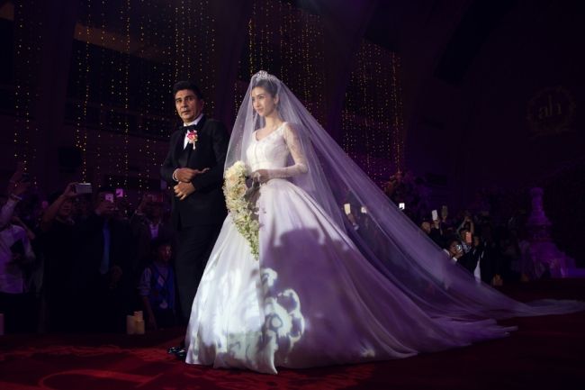 "Kim Kardashian a Chinei" s-a căsătorit. Nunta luxoasă a costat 30 milioane de euro - FOTO