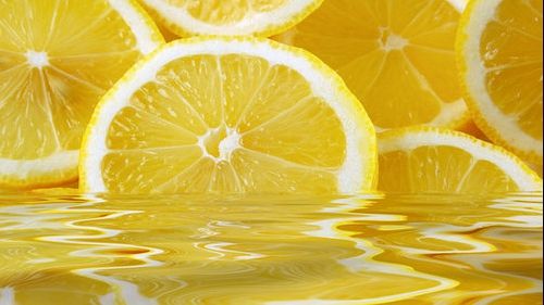 A lăsat o lămâie în cada de baie timp de câteva minute. Rezultatul l-a uimit. Vei face la fel