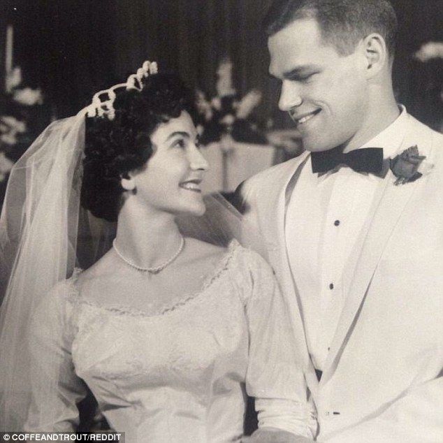 Fotografia care a creat confuzie pe internet. Cine este femeia misterioasă de lângă Matt Damon?