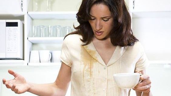 Cum scoţi petele de cafea de pe haine. Aceasta este cea mai simplă metodă