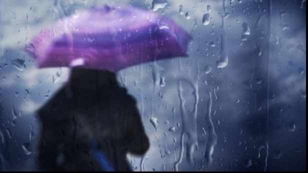 Vreme de COŞMAR în următoarele zile. Frig, ploi, lapoviţă şi ninsori. PROGNOZA pe regiuni