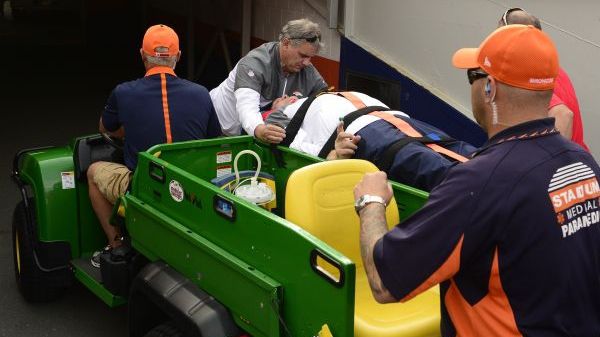 A fost nevoie de intervenţia medicilor. Coordonatorul Broncos a fost pus la pământ, din greşeală 