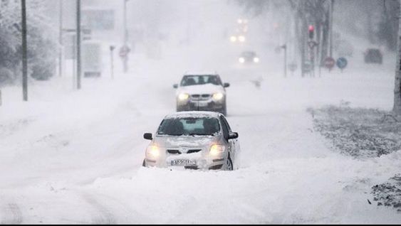 Iarnă în toată regula la munte! Stratul de zăpadă depăşeşte 44 de cm