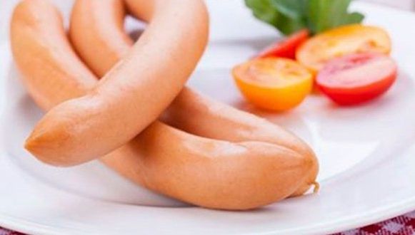 De ce copiii nu ar trebui să mănânce NICIODATĂ crenvurşti. Avertismentul ŞOCANT al specialiştilor