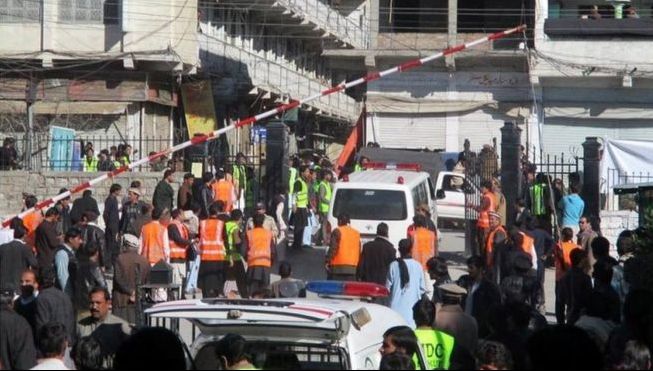 Atac SÂNGEROS în Pakistan: cel puțin 45 de morți și 70 de răniți, într-un atentat cu bombă