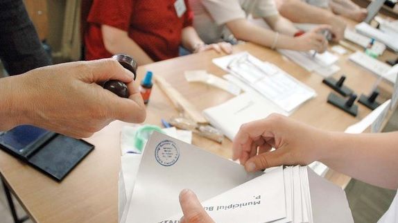 SONDAJ exploziv, înainte de parlamentare: Răstunare spectaculoasă de top la nivelul încrederii
