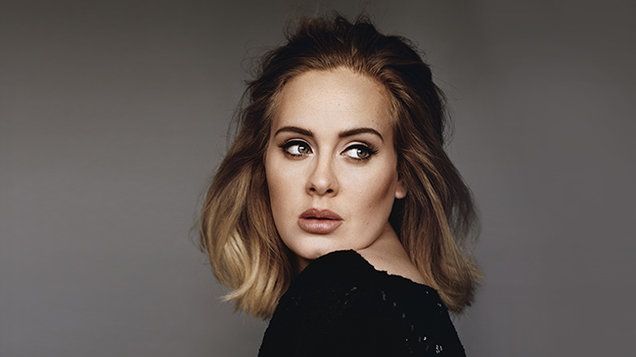 Scene de groază în timpul unui concert Adele. Artista, atacată de un liliac pe scenă 